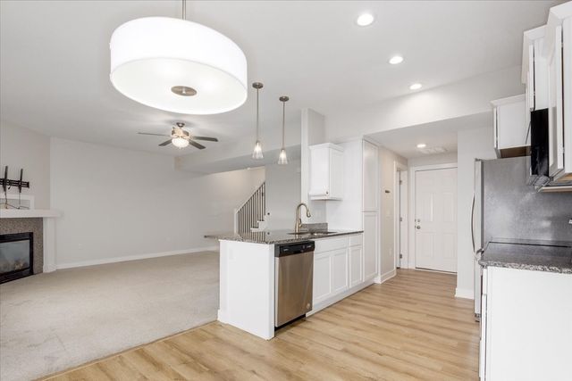 9651 Turnpoint Drive, West Des Moines, IA 50266