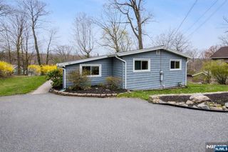 10 Laurel Trail, Kinnelon Borough, NJ 07405
