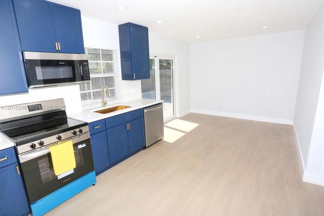 8120 SW 4th Ct, North Lauderdale, FL 33068