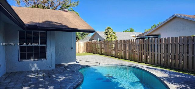 8120 SW 4th Ct, North Lauderdale, FL 33068