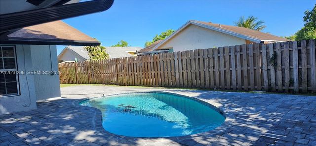 8120 SW 4th Ct, North Lauderdale, FL 33068