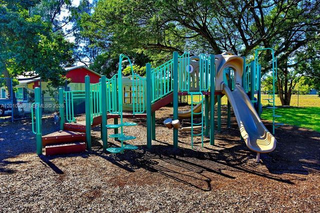 8120 SW 4th Ct, North Lauderdale, FL 33068