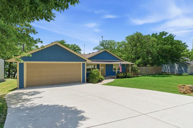 232 El Lago Road, Chico, TX 76431