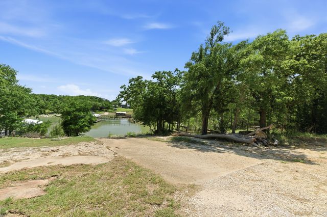 232 El Lago Road, Chico, TX 76431