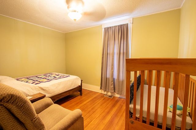 308 E 2nd St, Newton, KS 67114