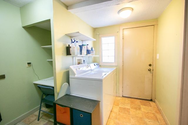 308 E 2nd St, Newton, KS 67114