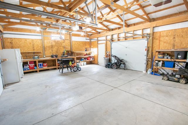 308 E 2nd St, Newton, KS 67114