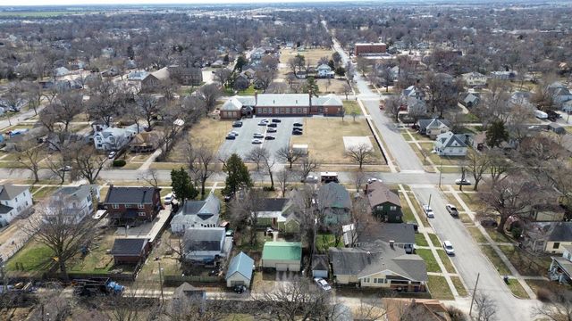 308 E 2nd St, Newton, KS 67114