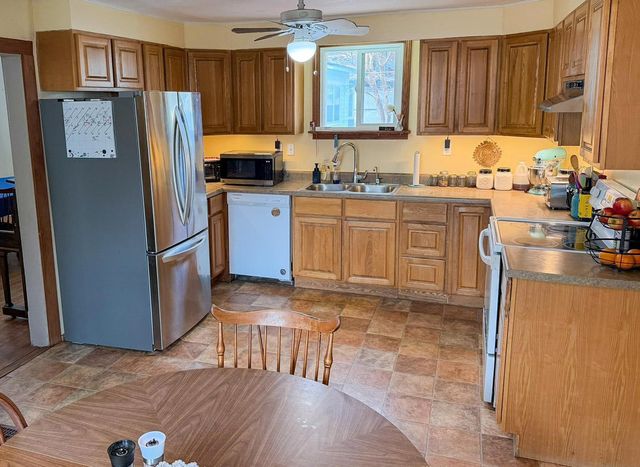 308 E 2nd St, Newton, KS 67114