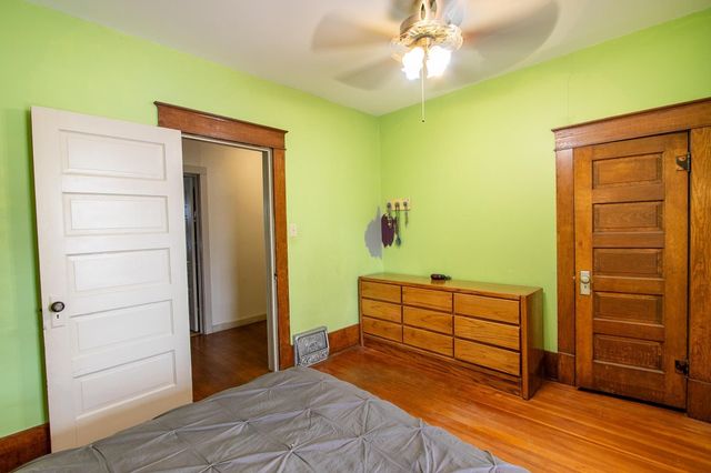 308 E 2nd St, Newton, KS 67114