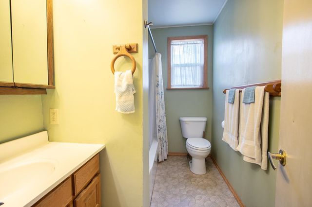 308 E 2nd St, Newton, KS 67114