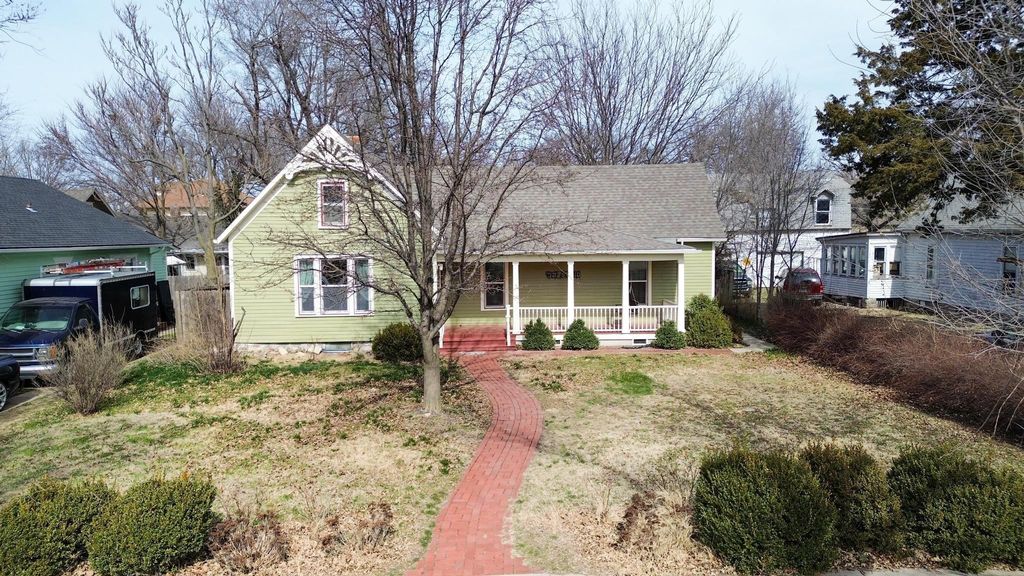 308 E 2nd St, Newton, KS 67114