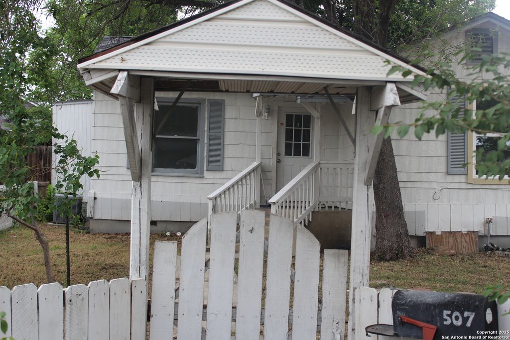 507 GARDINA ST, San Antonio, TX 78201