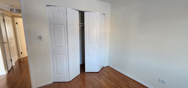 9422 Bay Colony Drive 2W, Des Plaines, IL 60016