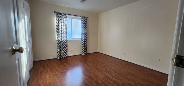 9422 Bay Colony Drive 2W, Des Plaines, IL 60016