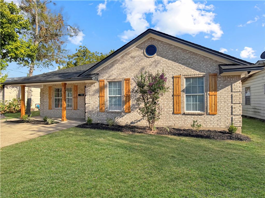 1105 West Davis Street, Hearne, TX 77859 — exterior