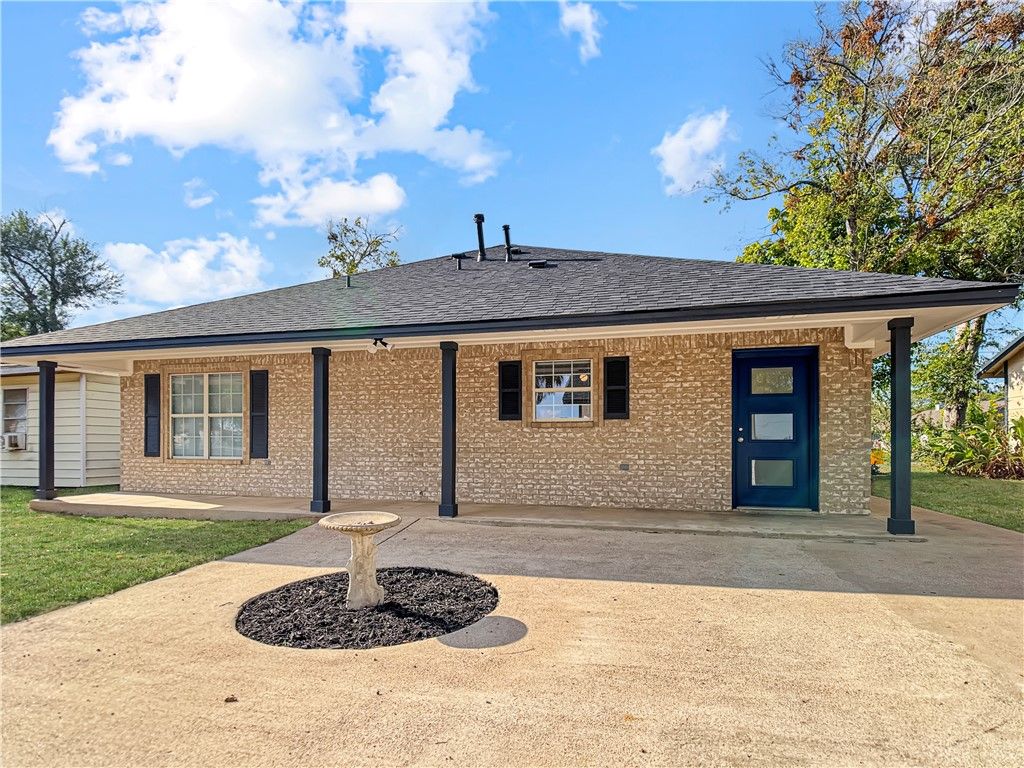 1105 West Davis Street, Hearne, TX 77859 — photo 4