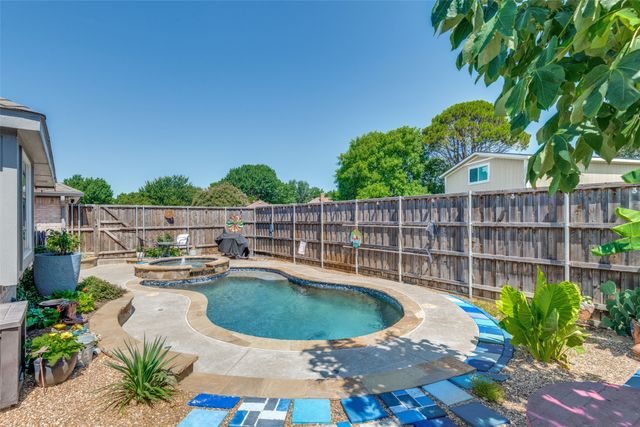3401 Lochaven Drive, Rowlett, TX 75088