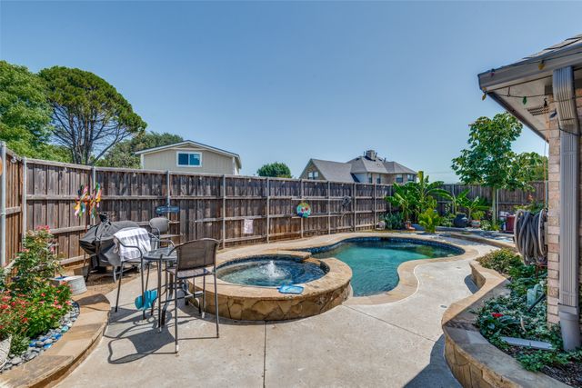 3401 Lochaven Drive, Rowlett, TX 75088