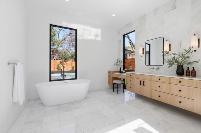 1702 W 30th ST, Austin, TX 78703