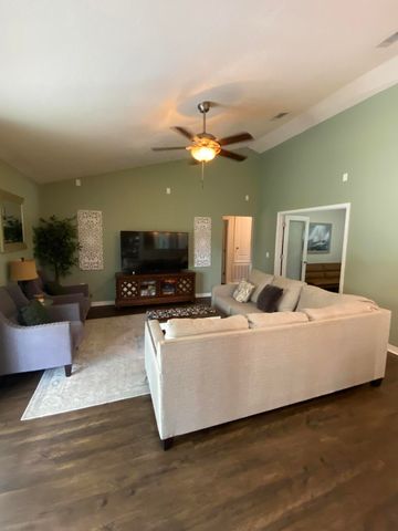 2113 Salamanca Street, Navarre, FL 32566