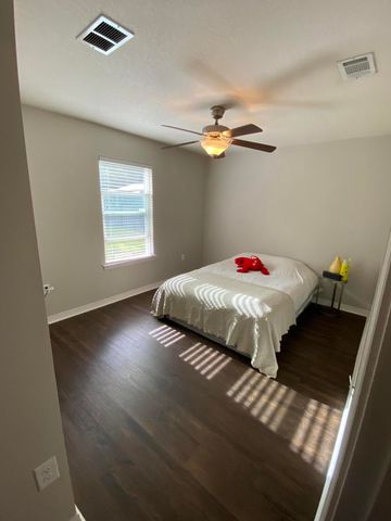 2113 Salamanca Street, Navarre, FL 32566