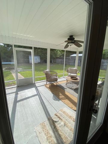 2113 Salamanca Street, Navarre, FL 32566