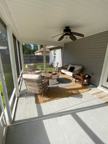 2113 Salamanca Street, Navarre, FL 32566