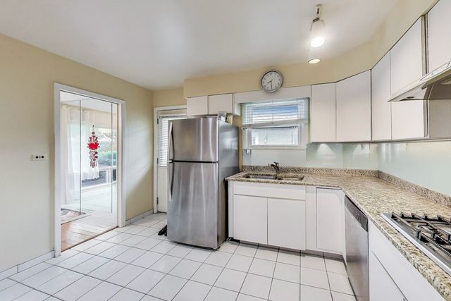 821 Long Road, Glenview, IL 60025
