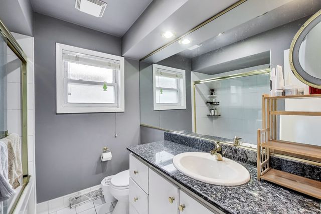 821 Long Road, Glenview, IL 60025