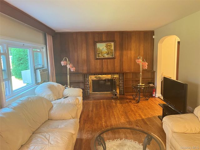 80 Roberts Lane, Yonkers, NY 10701