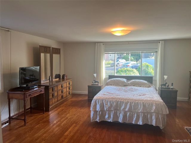 80 Roberts Lane, Yonkers, NY 10701