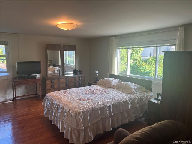 80 Roberts Lane, Yonkers, NY 10701