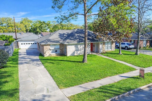 703 Bayview Drive, El Lago, TX 77586