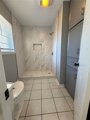 703 Bayview Drive, El Lago, TX 77586