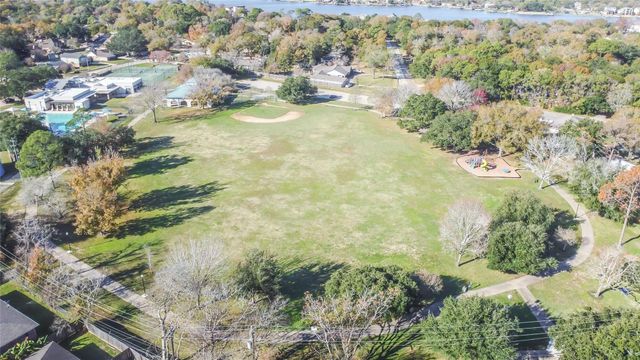 703 Bayview Drive, El Lago, TX 77586