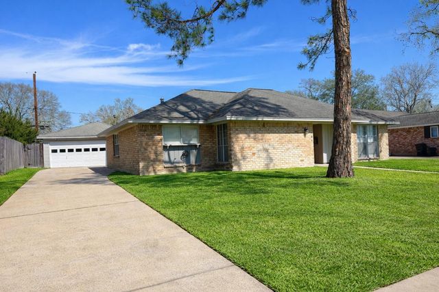 703 Bayview Drive, El Lago, TX 77586