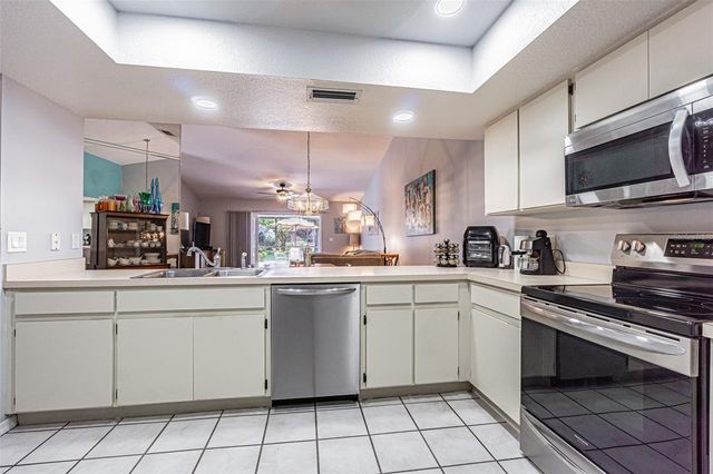 6431 LAURELWOOD DRIVE, Zephyrhills, FL 33542
