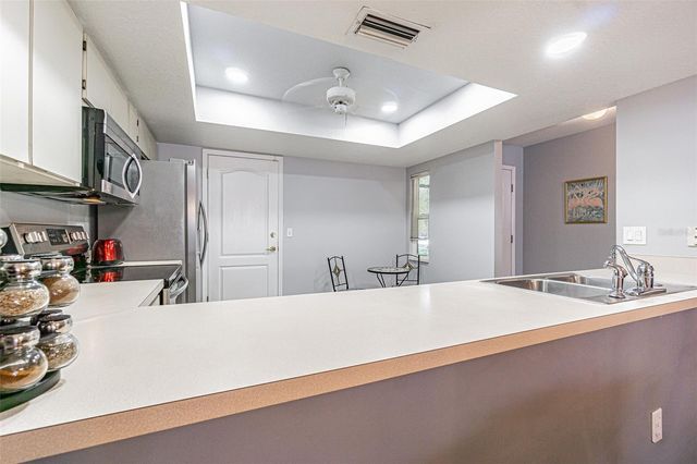 6431 LAURELWOOD DRIVE, Zephyrhills, FL 33542