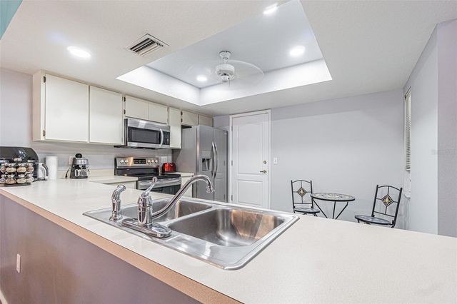 6431 LAURELWOOD DRIVE, Zephyrhills, FL 33542