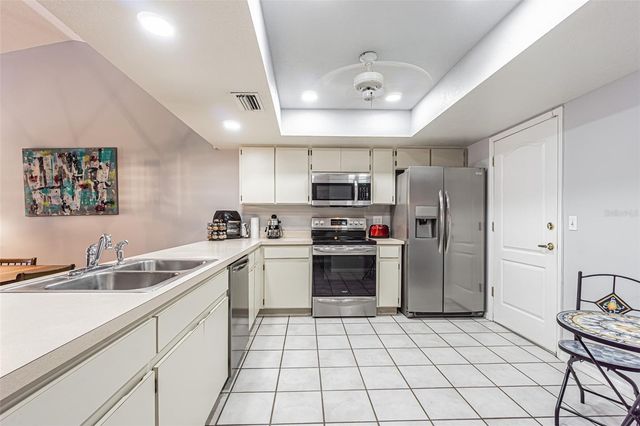 6431 LAURELWOOD DRIVE, Zephyrhills, FL 33542