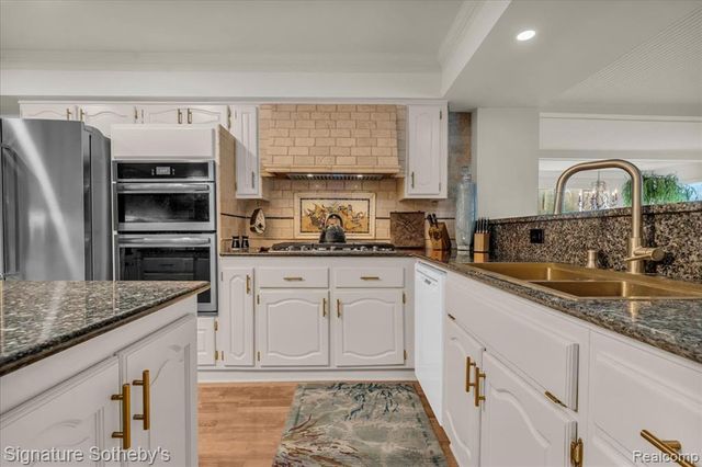 38383 Saddle Lane, Clinton Township, MI 48036