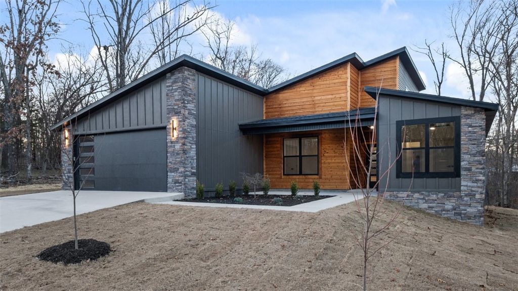 13 Coylton Lane, Bella Vista, AR 72715