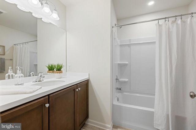 14 TULLOW HILL DR, Kennett Square, PA 19348