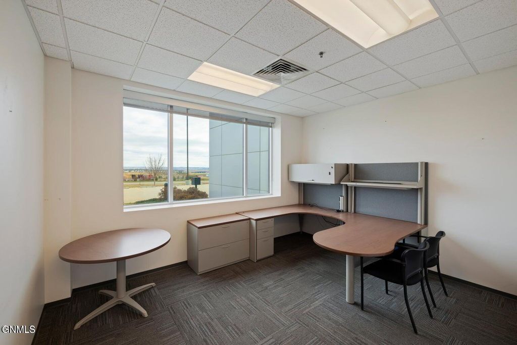 805 48th Avenue W, Williston, ND 58801 photo 6