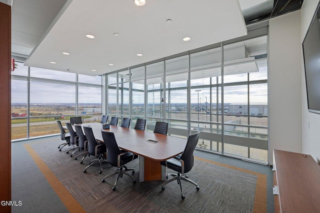 805 48th Avenue W, Williston, ND 58801 photo 9