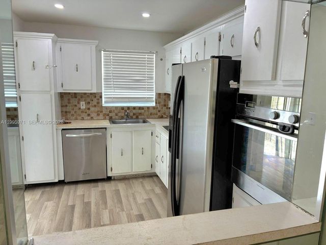 609 S State Road 7 2D, Margate, FL 33068