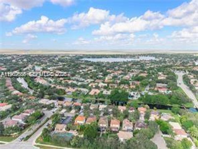 11712 SW 1st St, Coral Springs, FL 33071