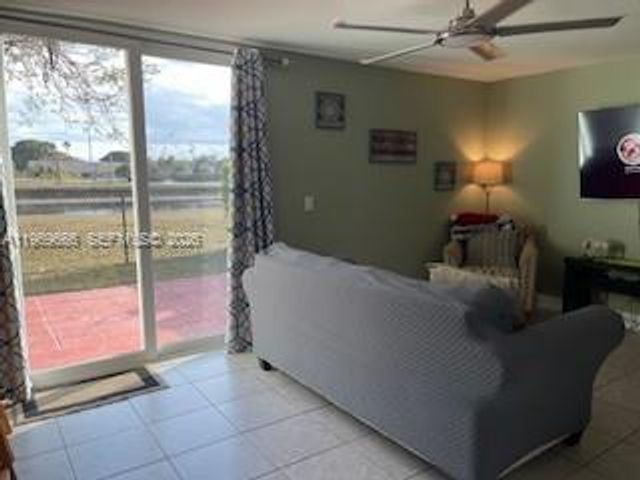 11712 SW 1st St, Coral Springs, FL 33071