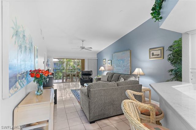 864 Gulf Pavilion DR 202, Naples, FL 34108